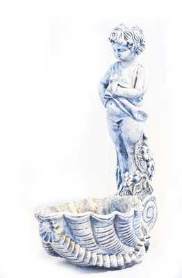 Мальчик на ракушке