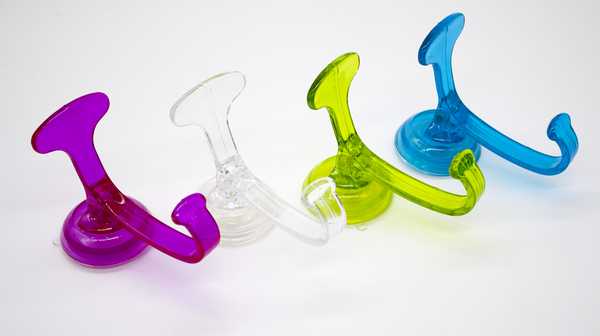 Крючок двойной пластиковый цветной