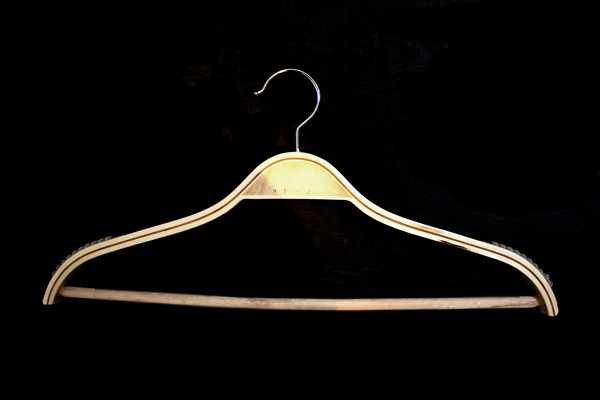 Вешалка деревянная 30см, с пластиковой планкой