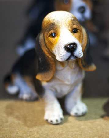 Щенок бассет сидящий	15*13*16см