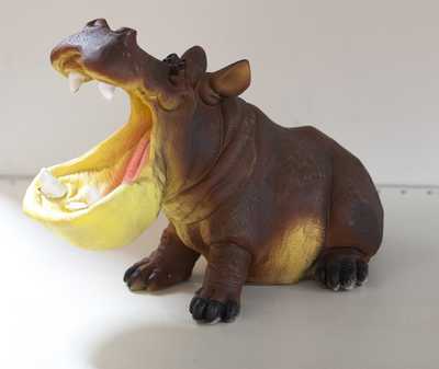 Бегемот с открытой пастью