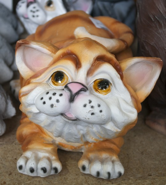 Кошка  лежащая/мультяшная