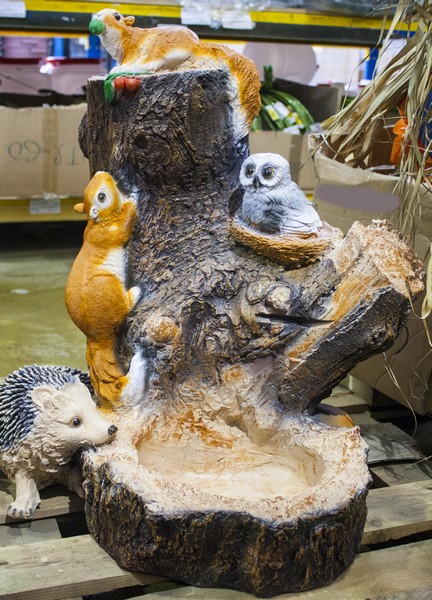 Пень-кашпо с белками 