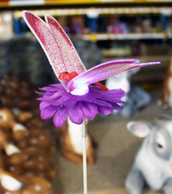 Светящаяся стрекоза на штекере 10см