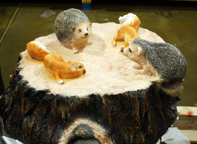 Крышка на люк "Пень средний с ежами и белками