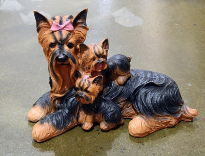 Собака Йорк со щенками