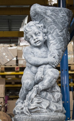 Ангел с ракушкой