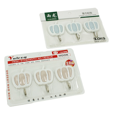 Крючки фигурные 3шт ПУГОВКА (пластик, металл)