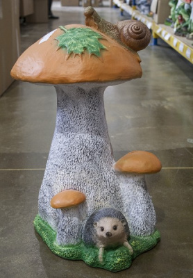 Гриб с ежиком в норке и улиткой