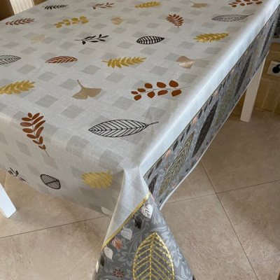Клеенка в упаковке ПВХ на ткани 137x165  Maison 7118B
